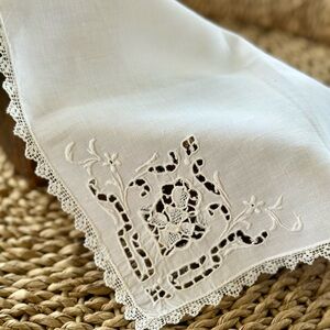 4 Vintage White Lace Trimmed Cloth Napkins